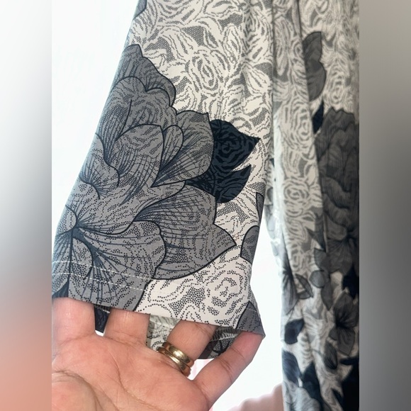 Bai Sheng GT White with floral print split V-neck top/blouse size XL - Picture 4 of 5